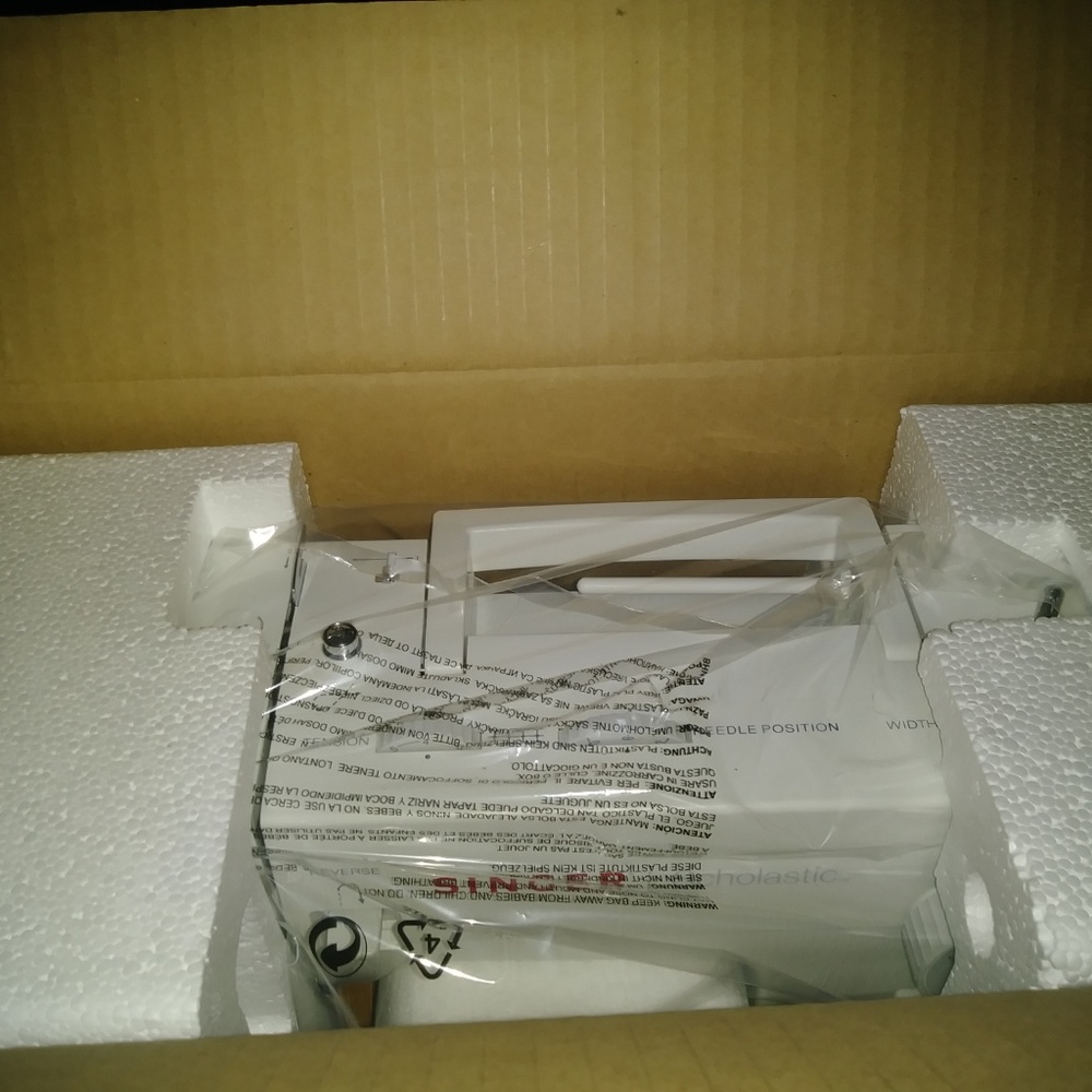 Singer Sewing Machine - Picture 2 of 5